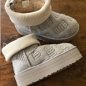 UGG Cream and Gray Ribbed Cuff Boots